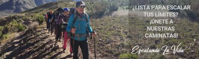 Mujer escalando